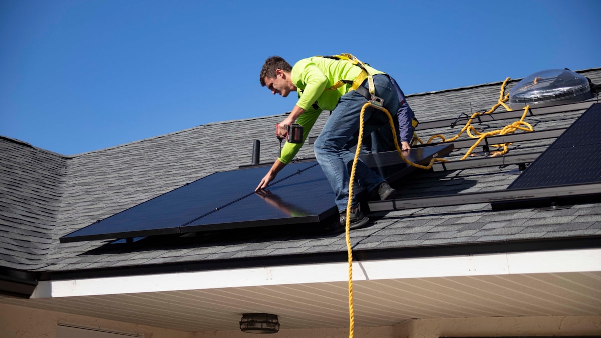 Comprendre les watts, kWc et kWh : lire une fiche technique de panneau solaire