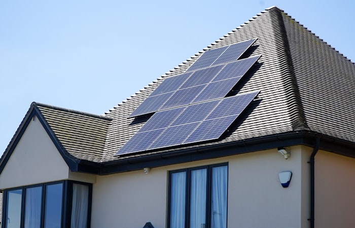 Rentabilité des panneaux solaires en 2026 : le guide complet